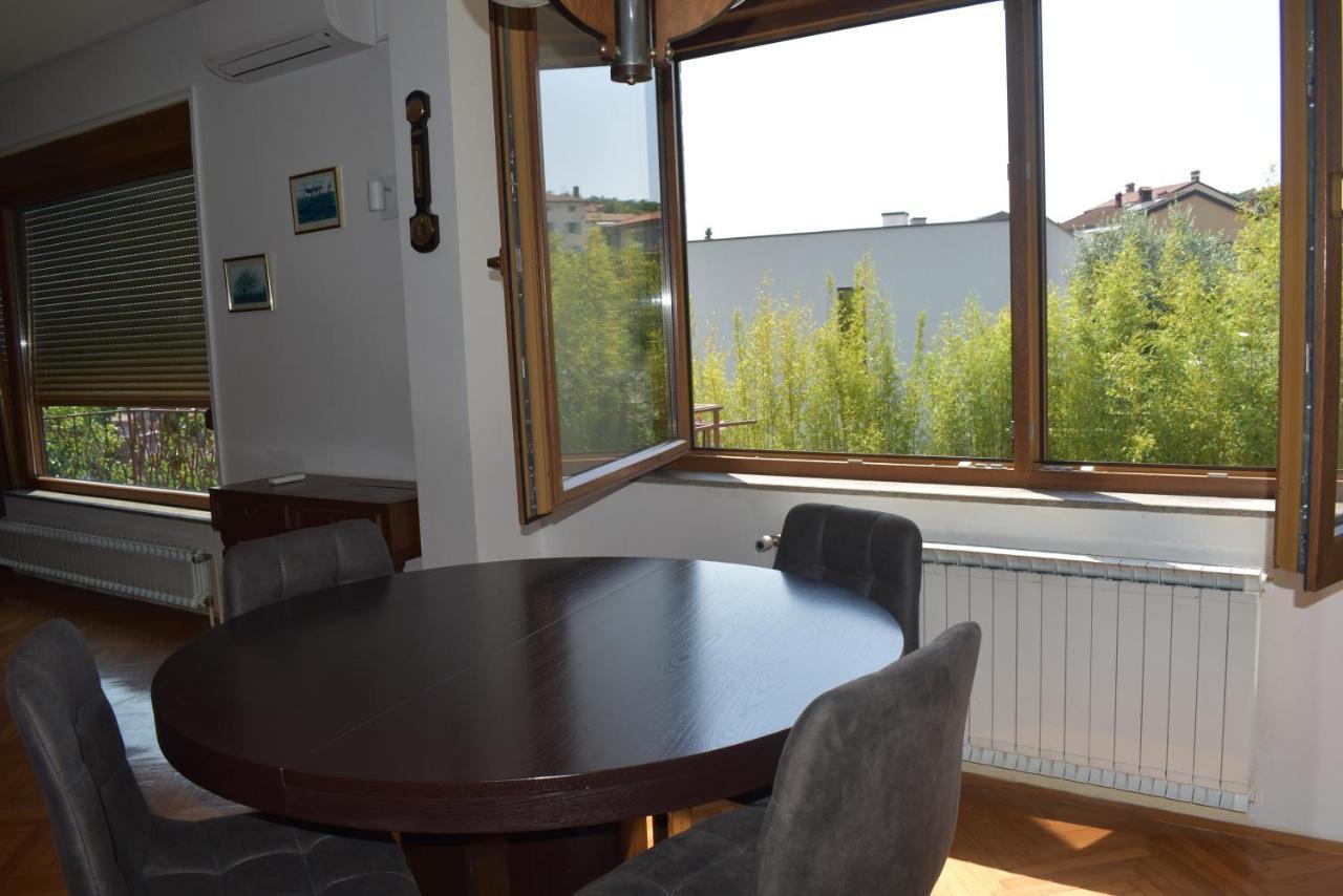 Appartement By The Castle Копер Екстериор снимка