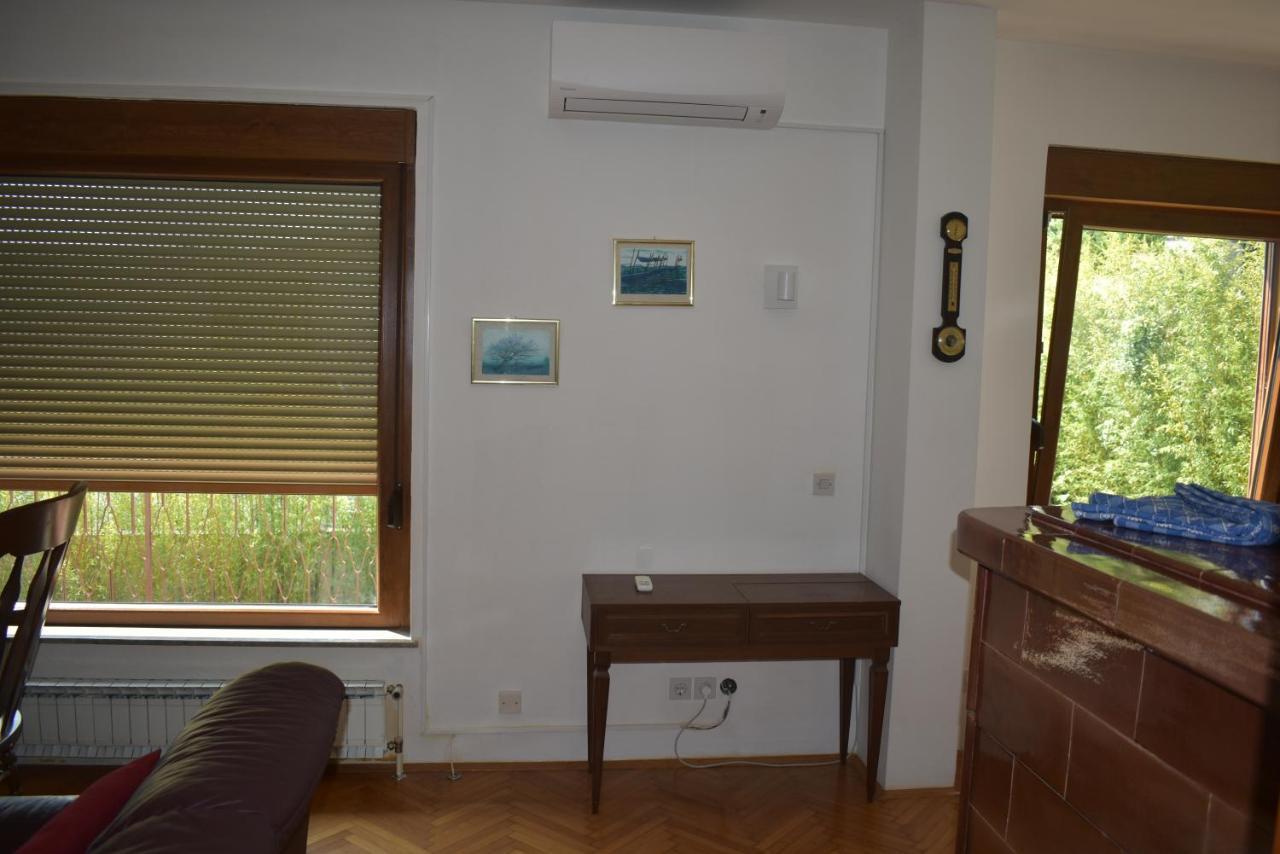 Appartement By The Castle Копер Екстериор снимка