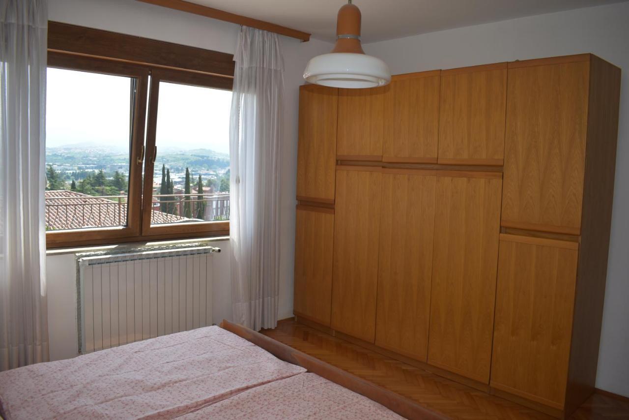 Appartement By The Castle Копер Екстериор снимка